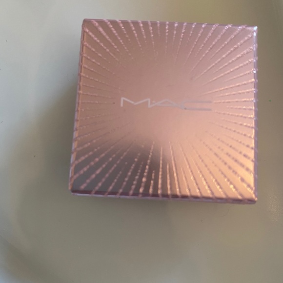 MAC Extra Dimensions Eyeshadow - Picture 3 of 3